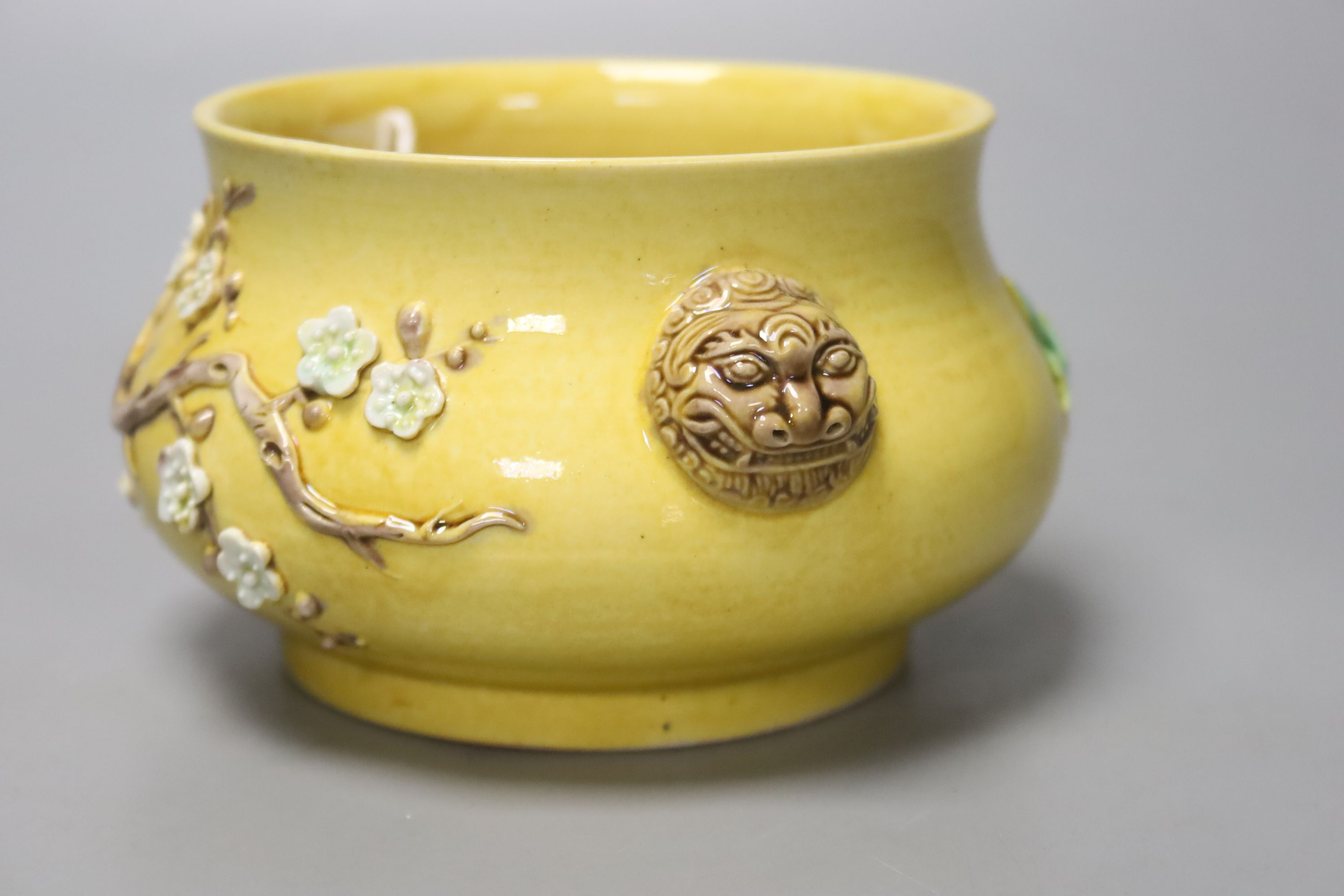 A Chinese yellow glazed censer, 7.5cm high